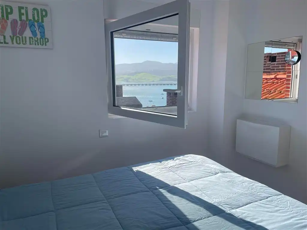 Dormitori de Dúplex de lloguer amb opció a compra en San Vicente de la Barquera amb Calefacció, Parquet i Piscina