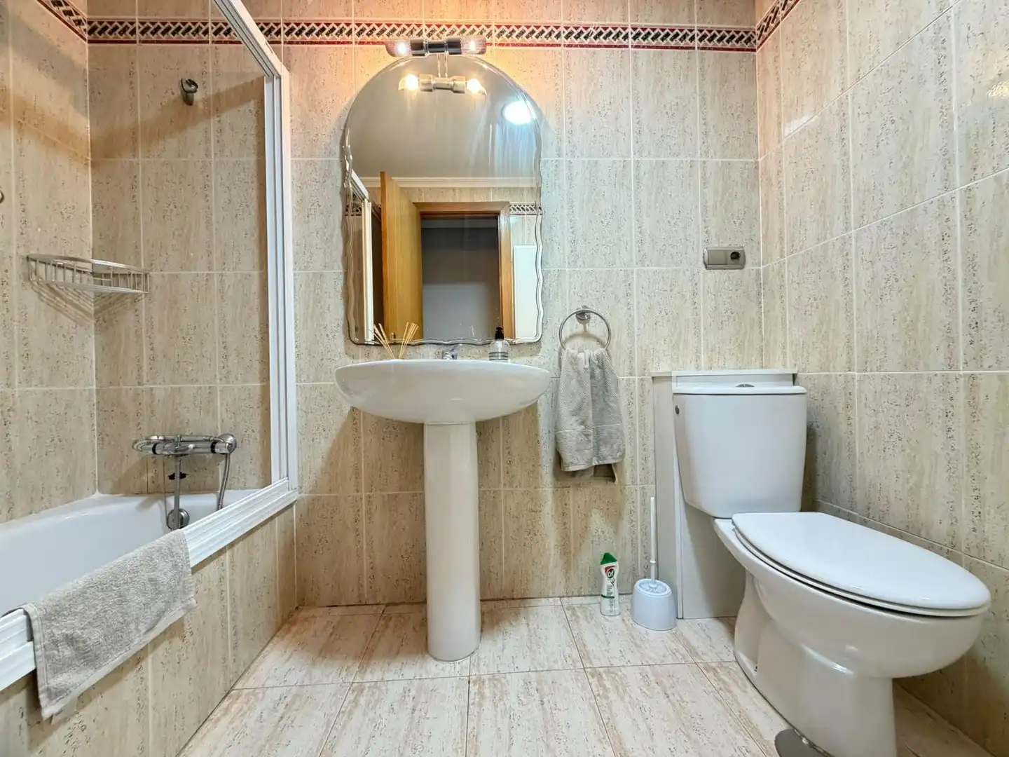 Baño de Piso de alquiler en Alicante / Alacant con Aire acondicionado, Amueblado y Piscina comunitaria