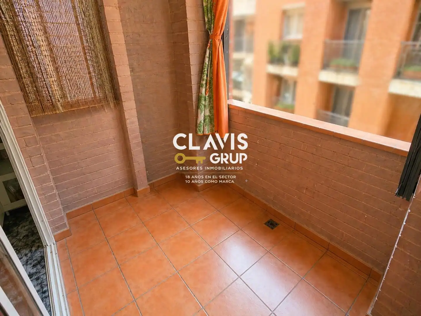 Vista exterior de Piso en venta en Barcelona con Aire acondicionado y Terraza