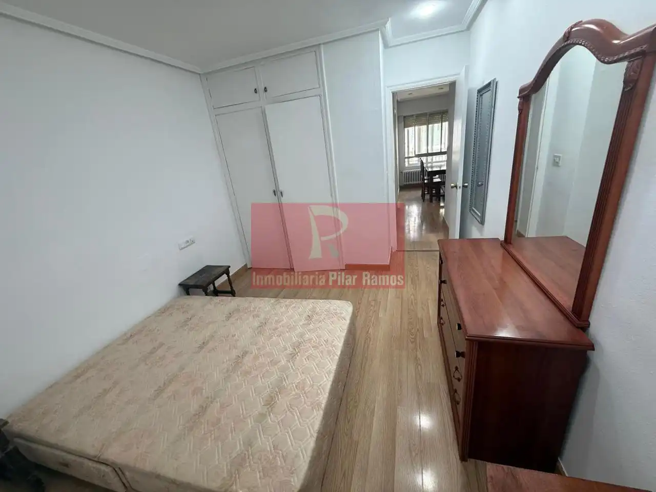 Dormitori de Apartament de lloguer en León Capital  amb Calefacció, Parquet i Terrassa