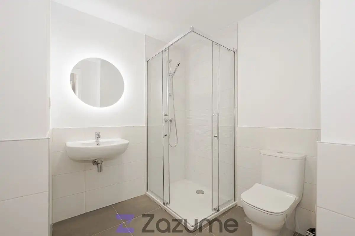 Badezimmer von Wohnung zur Miete in Dos Hermanas mit Klimaanlage, Heizung und Privatgarten