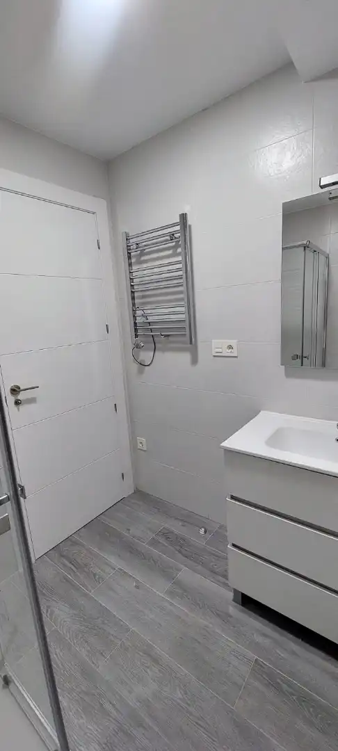 Bathroom of Flat for sale in Valladolid  with Heating, Parquet flooring and Furnished