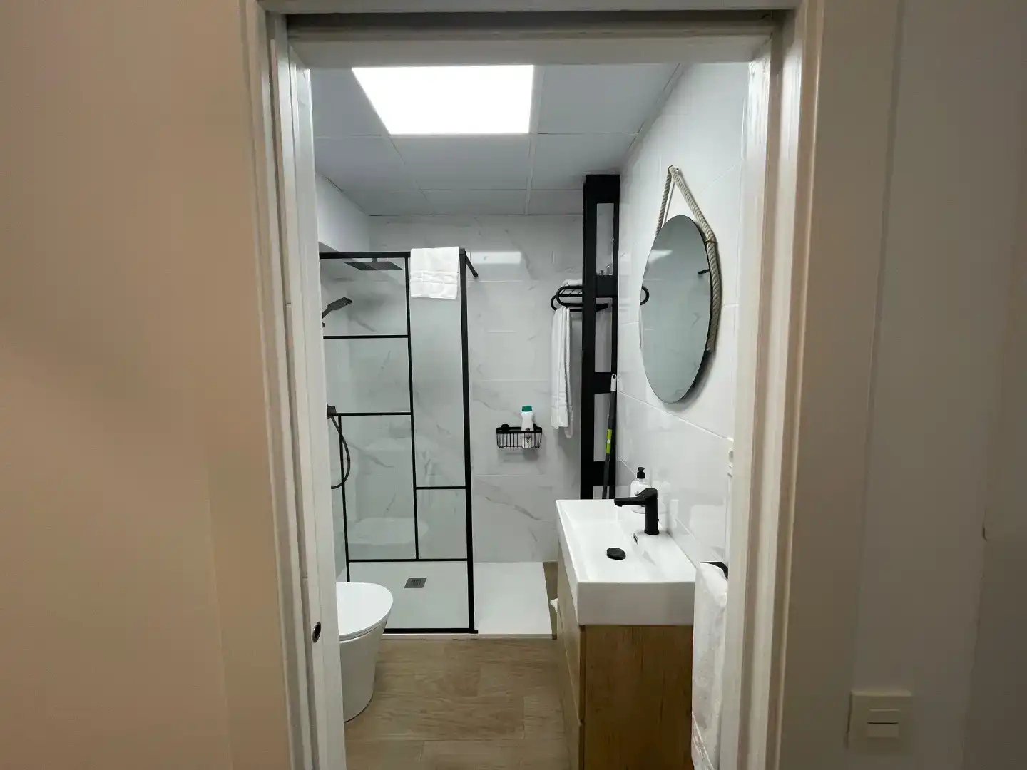 Bathroom of Study for rent in Torremolinos  with Air Conditioner, Swimming Pool and Furnished