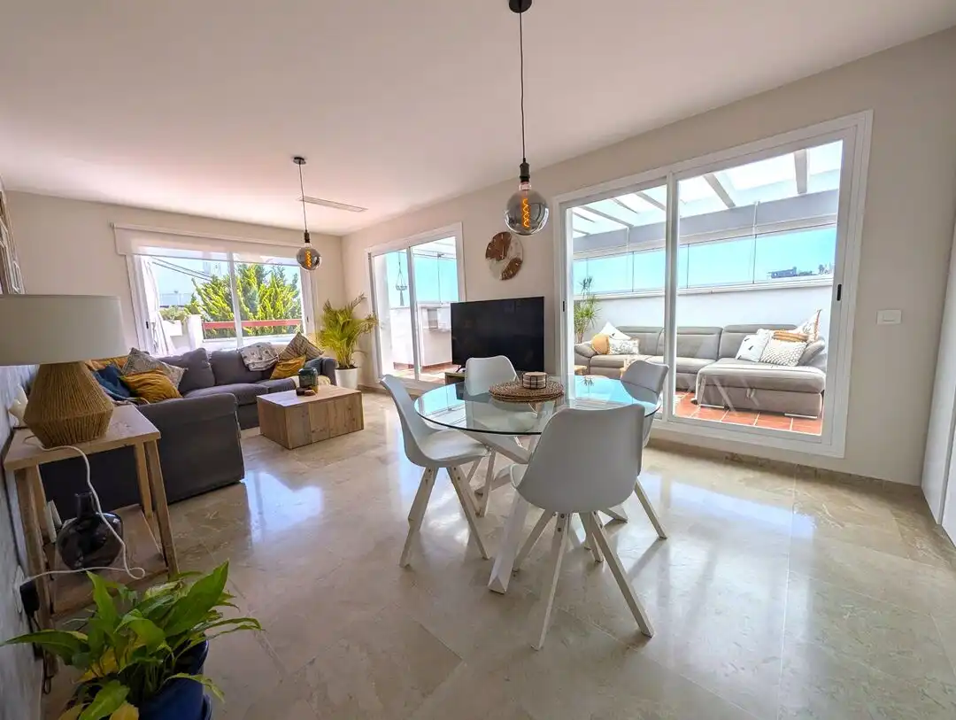 Sala de estar de Ático en venta en La Alcaidesa con Aire acondicionado, Calefacción y Terraza