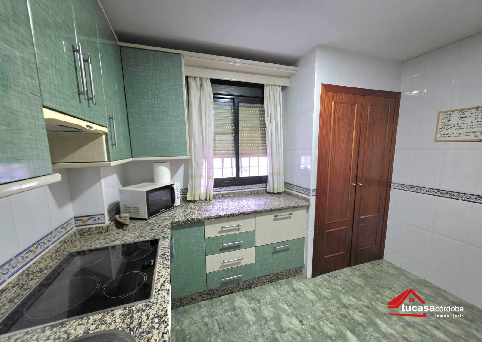 Cuina de Casa adosada en venda en Guadalcázar amb Aire condicionat i Terrassa