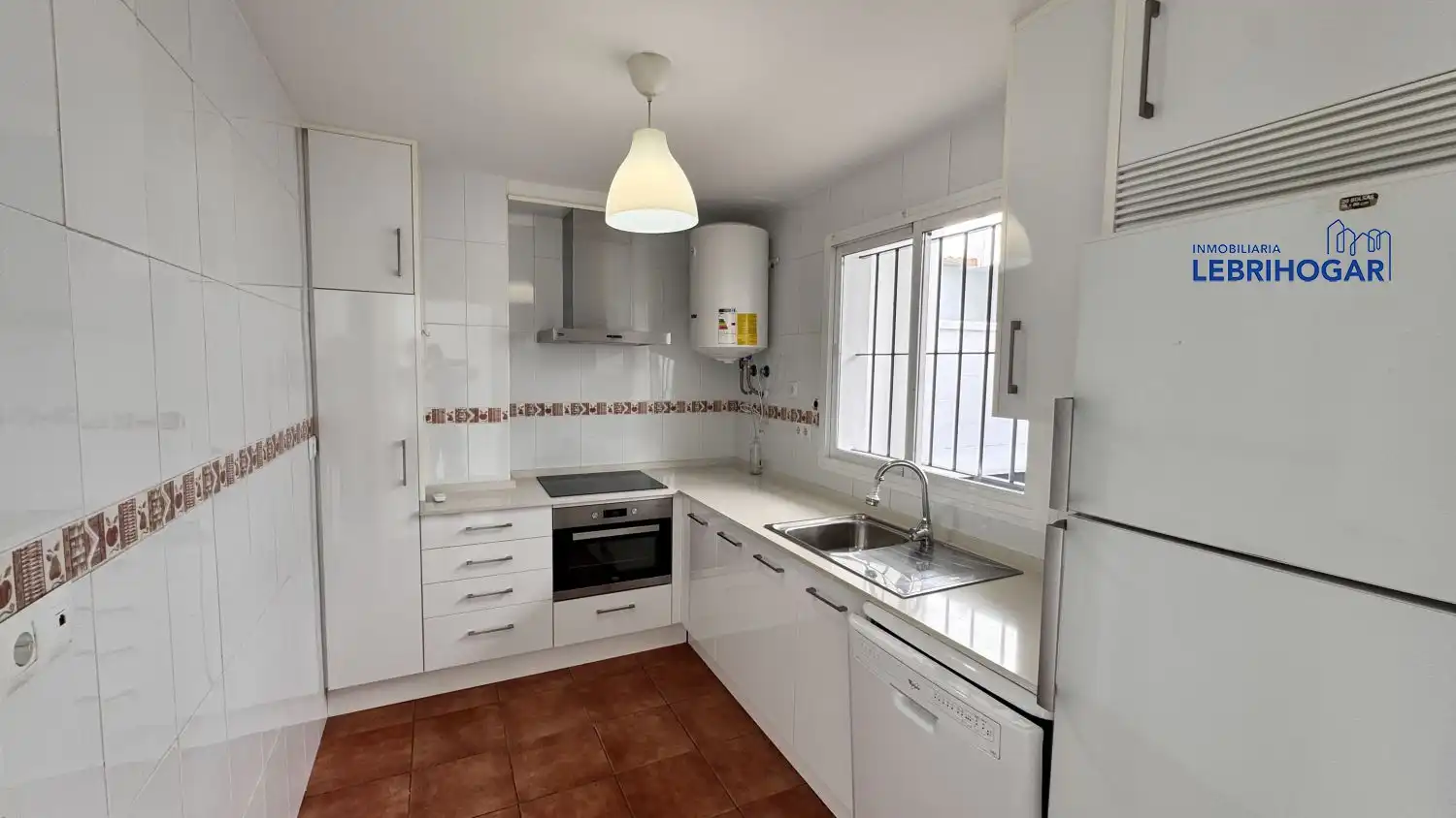 Küche von Einfamilien-Reihenhaus zur Miete in Lebrija mit Klimaanlage, Heizung und Terrasse