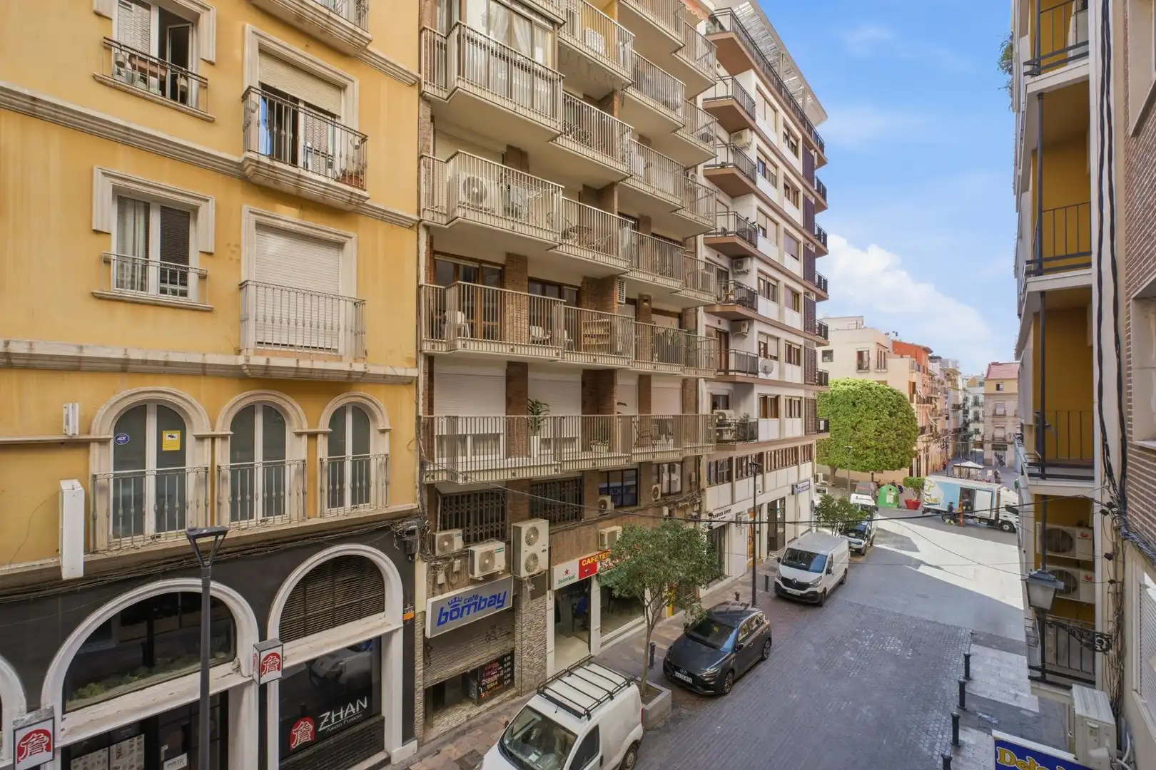 Außenansicht von Wohnung zur Miete in Alicante / Alacant mit Klimaanlage, Heizung und Möbliert