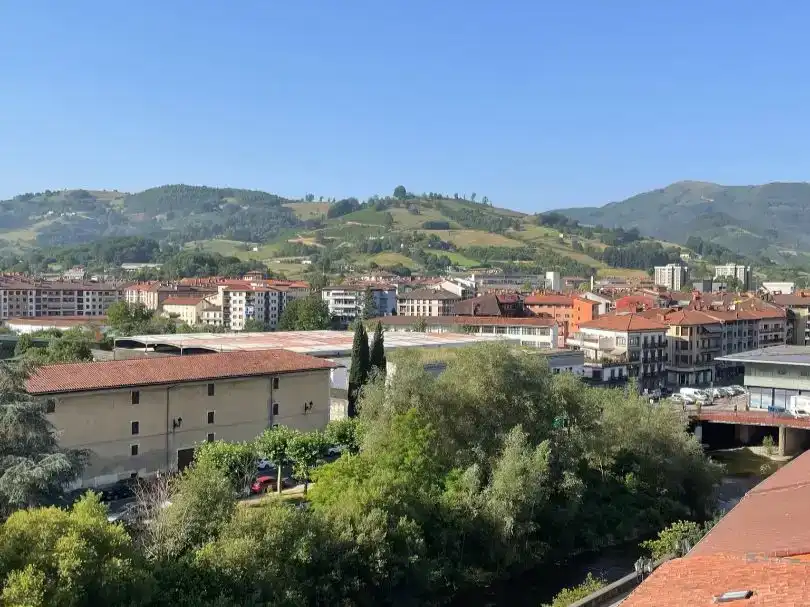 Vista exterior de Pis en venda en Azpeitia amb Balcó