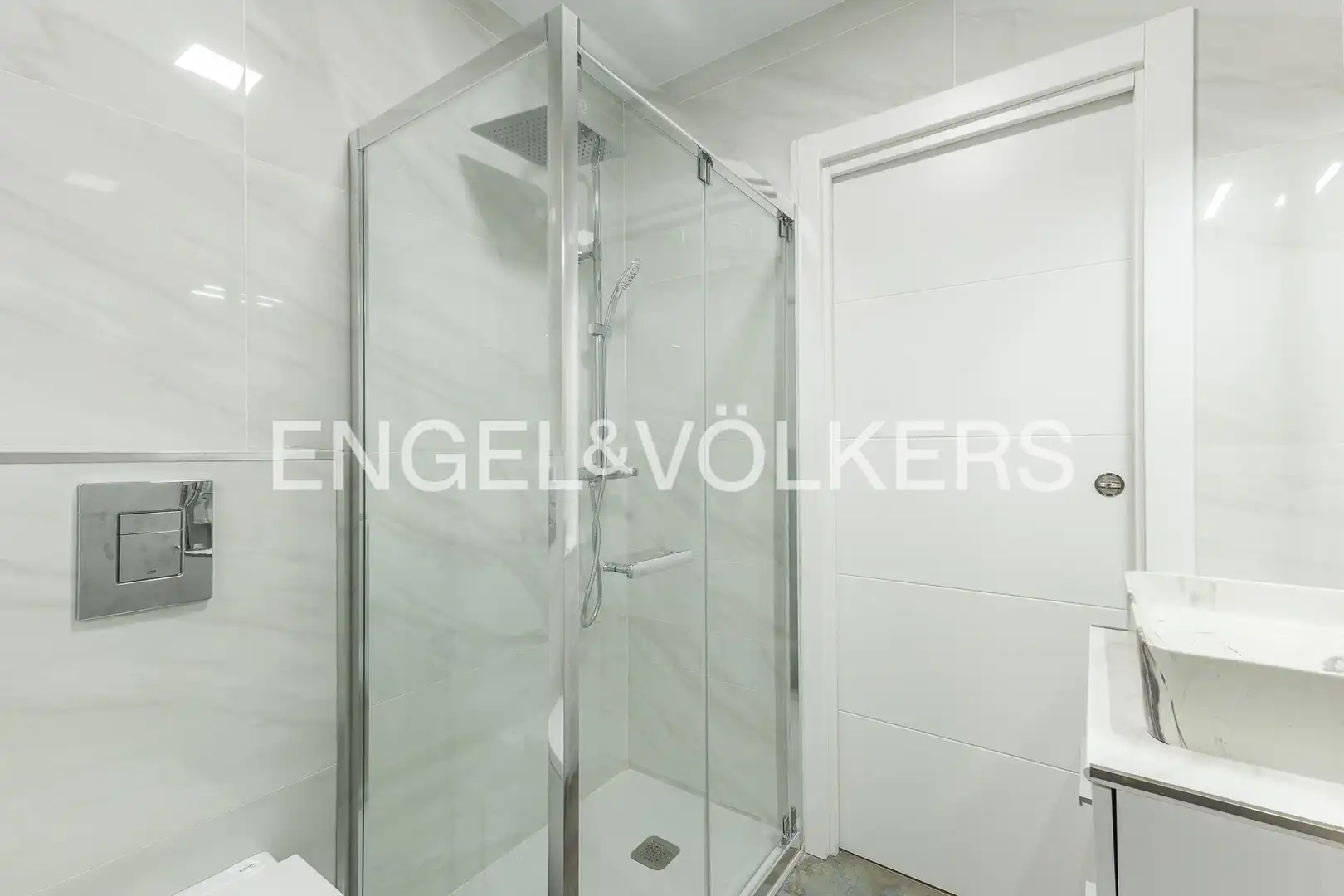 Baño de Piso de alquiler en Barcelona con Aire acondicionado y Calefacción