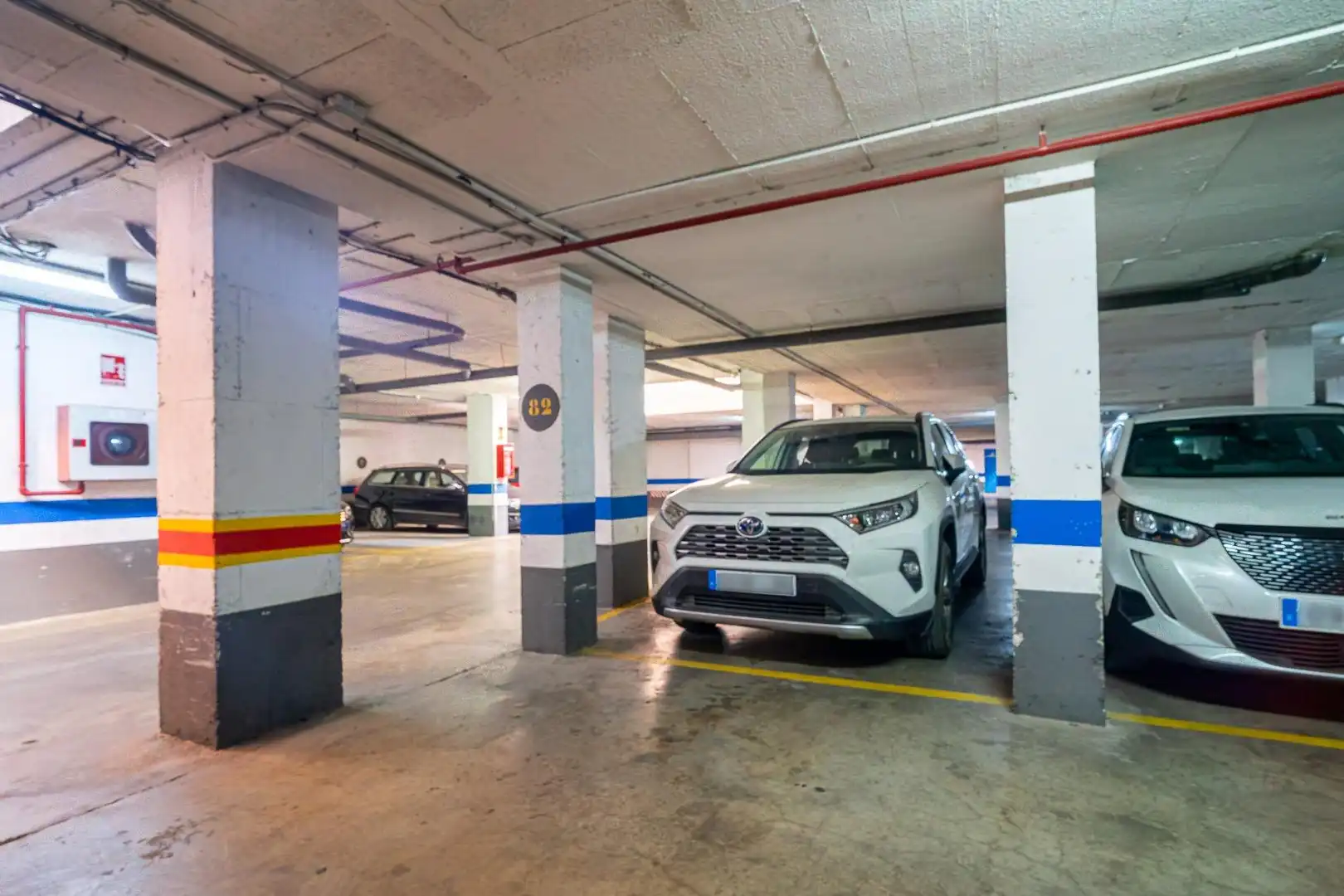 Parking de Piso de alquiler en Sevilla con Aire acondicionado y Calefacción
