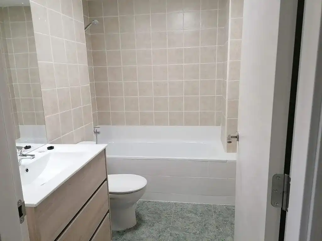 Baño de Piso en venta en Canovelles con Calefacción