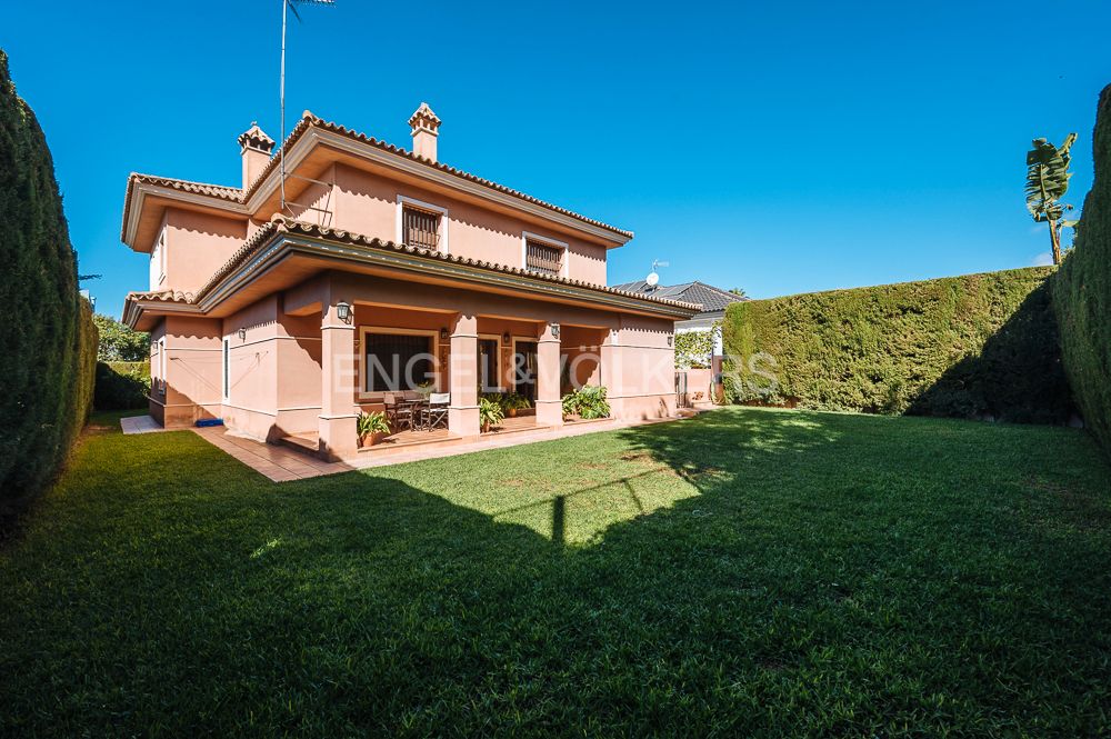 Jardín de Casa o chalet en venta en Bormujos con Aire acondicionado, Calefacción y Jardín privado