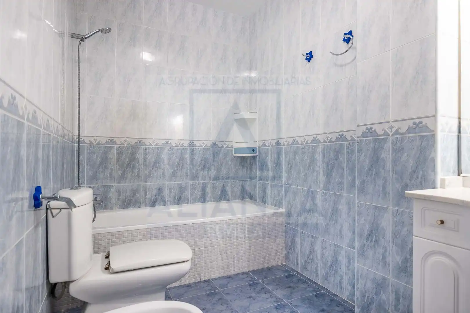 Bathroom of Flat for sale in Balcón de Sevilla - Atalaya - La Uva - La Extremeña