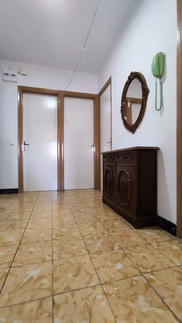Wohnung zum Verkauf in Torelló mit Heizung, Abstellraum und Balkon