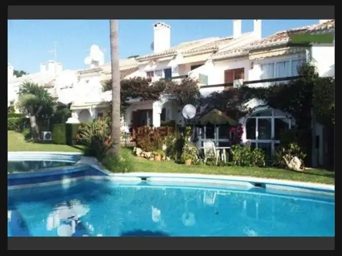 Apartament amb piscina en venda a Calle Huelva de Calahonda 1