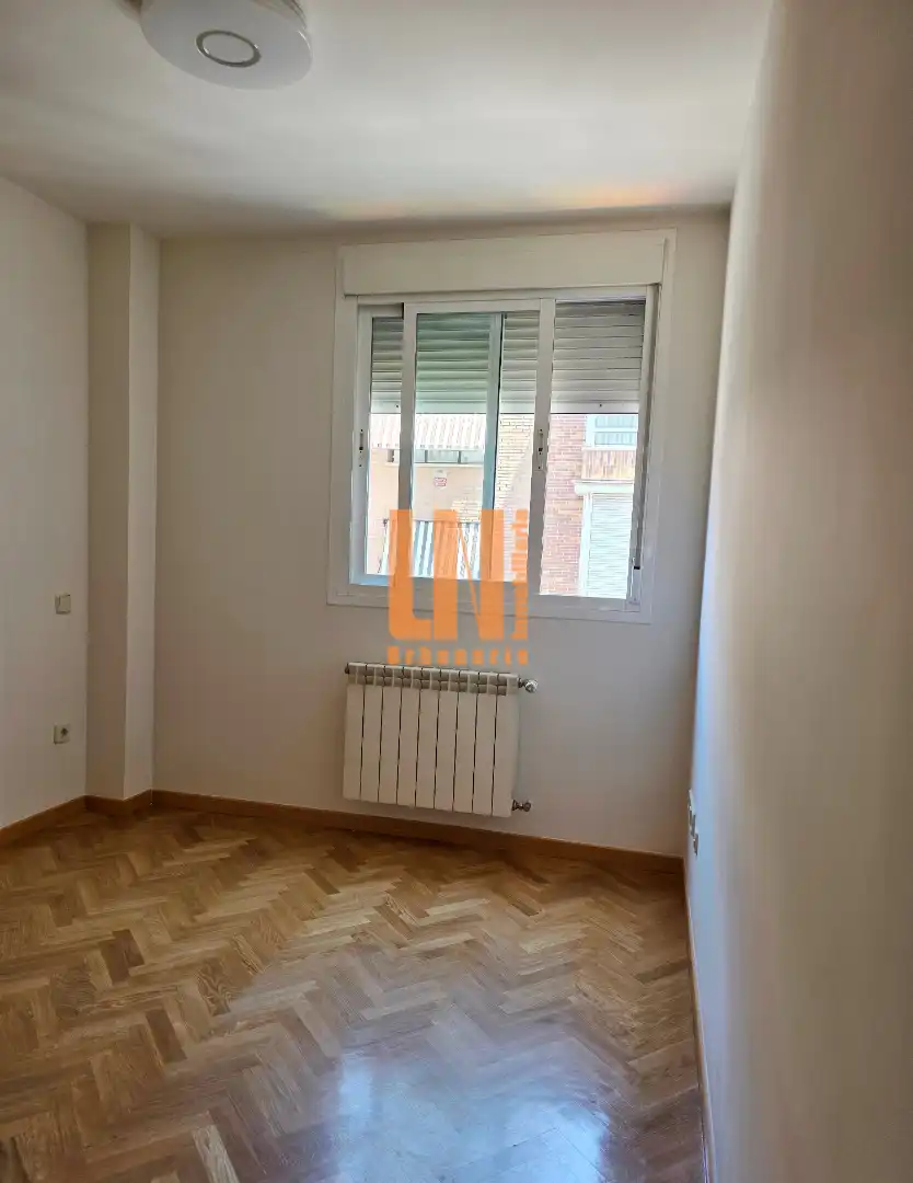 Bedroom of Flat for rent in Madrid  with Air Conditioner, Heating and Parquet flooring