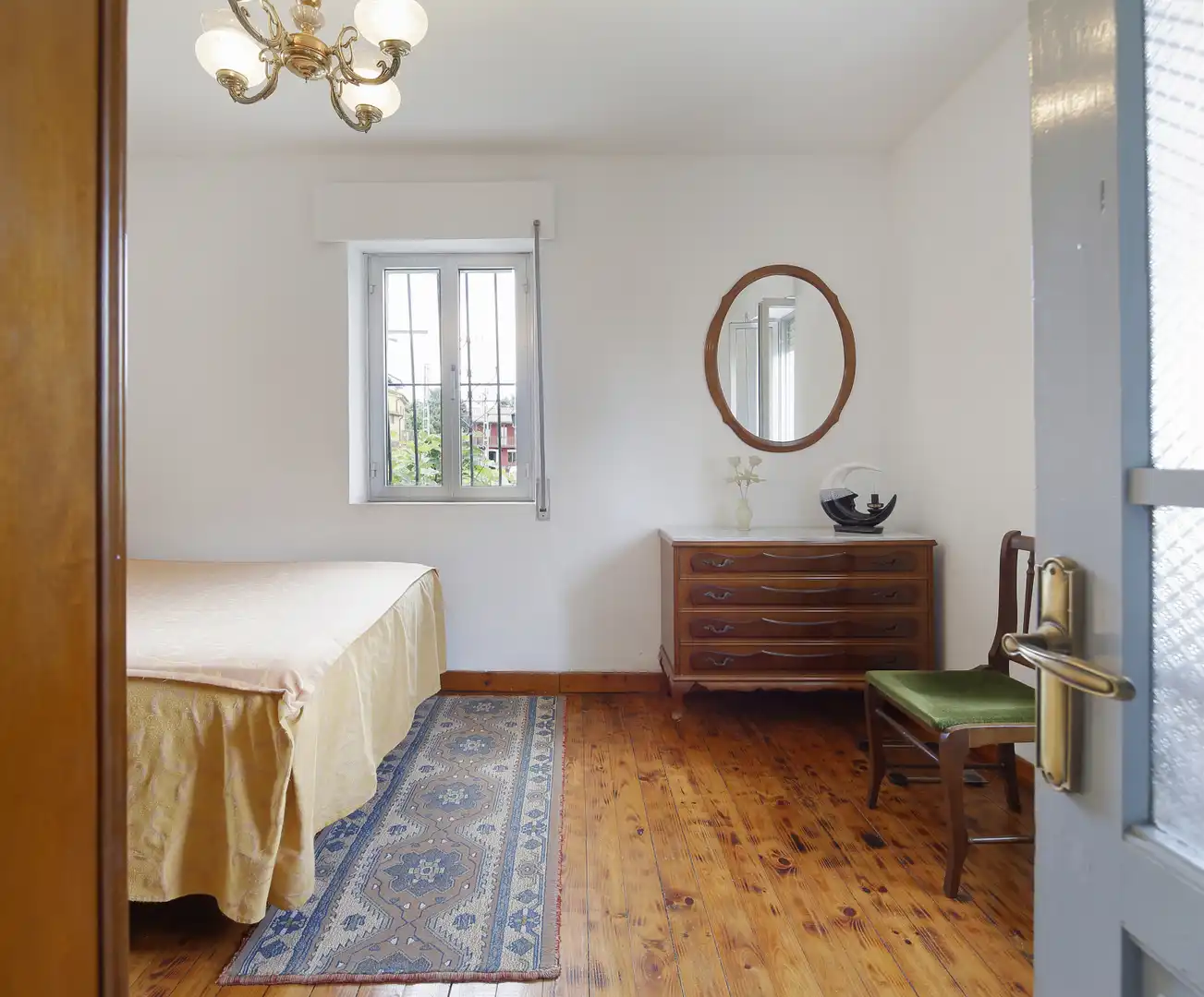 Bedroom of Houses for sale in Oviedo 