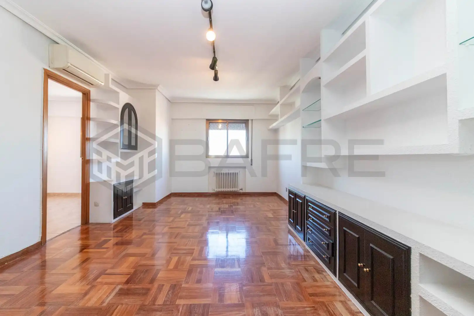 Sala d'estar de Pis en venda en Madrid amb Aire condicionat, Calefacció i Parquet