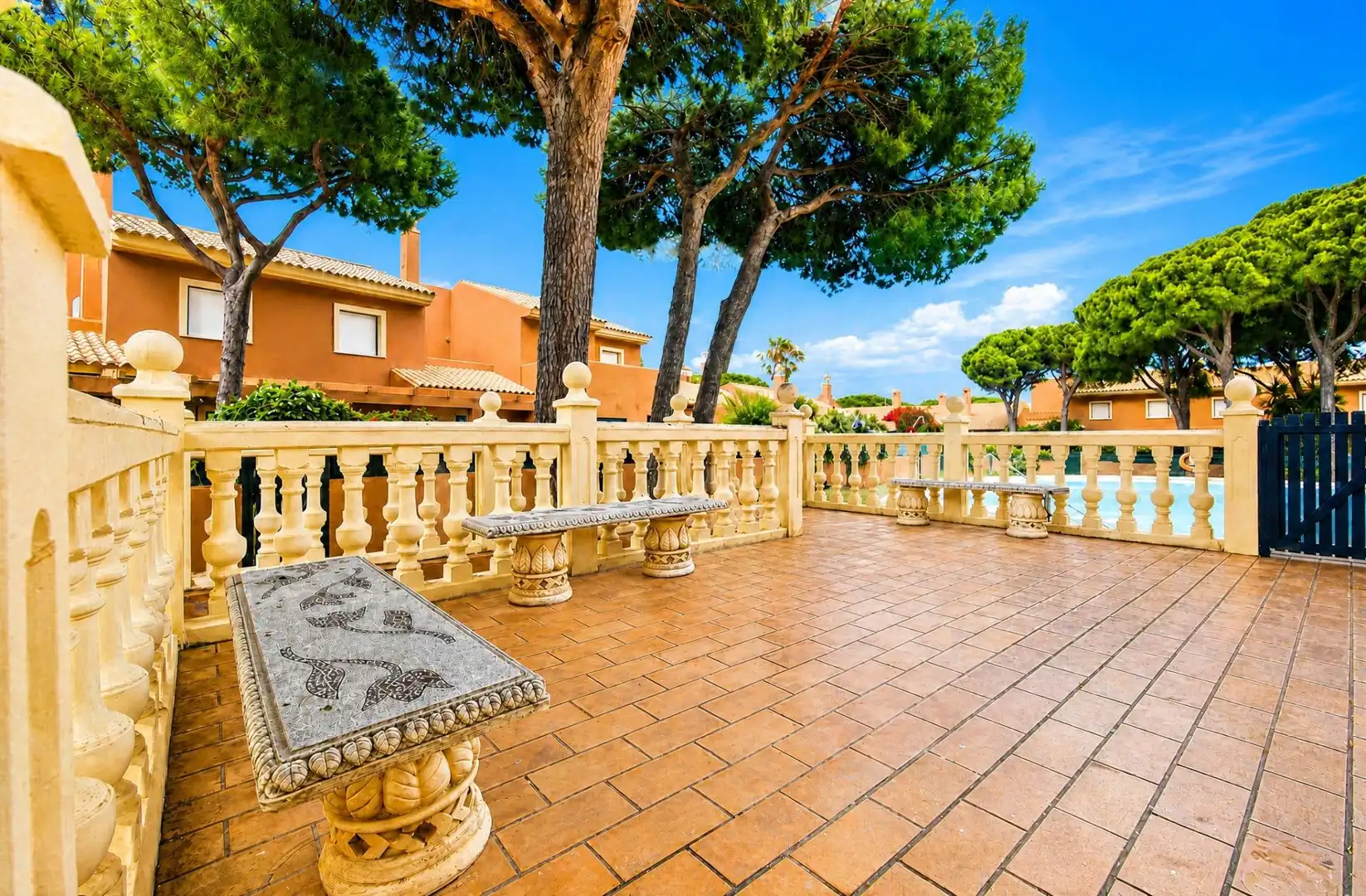 Terrassa de Casa adosada en venda en Chiclana de la Frontera amb Jardí privat, Terrassa i Piscina comunitària