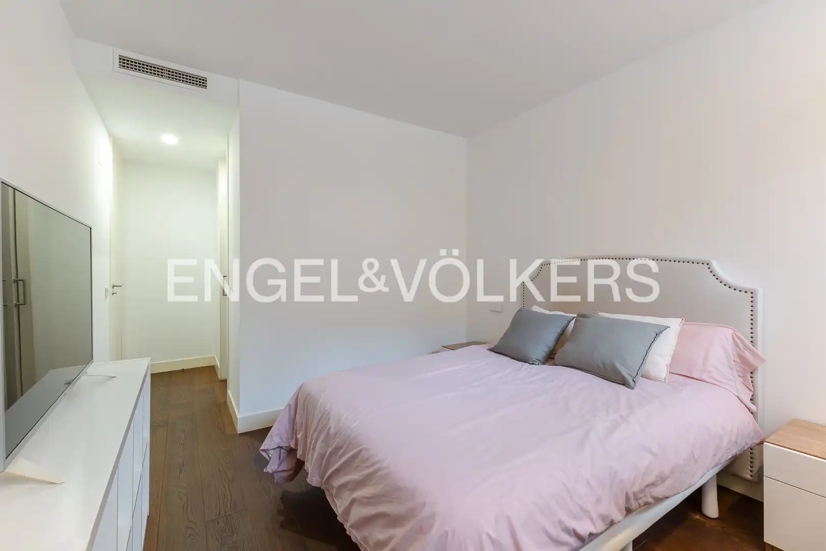 Schlafzimmer von Erdgeschoss zur Miete in Madrid mit Klimaanlage, Heizung und Parkett