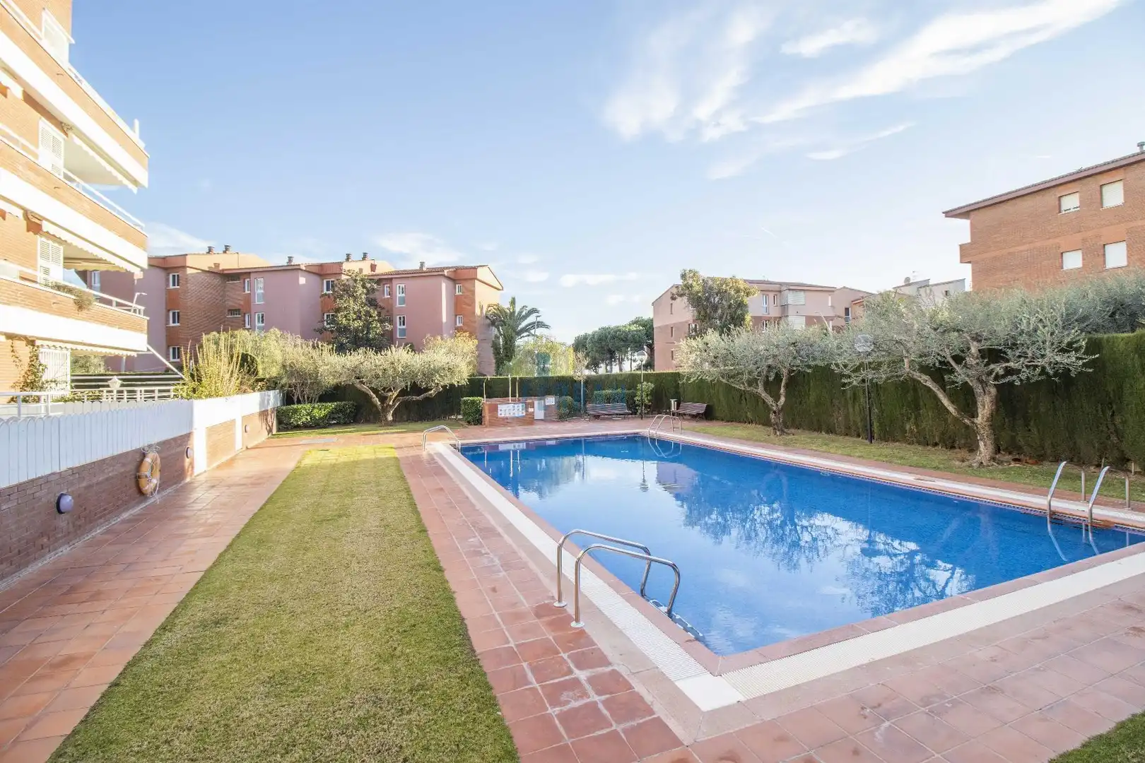 Schwimmbecken von Erdgeschoss zum Verkauf in El Vendrell mit Klimaanlage, Terrasse und Möbliert