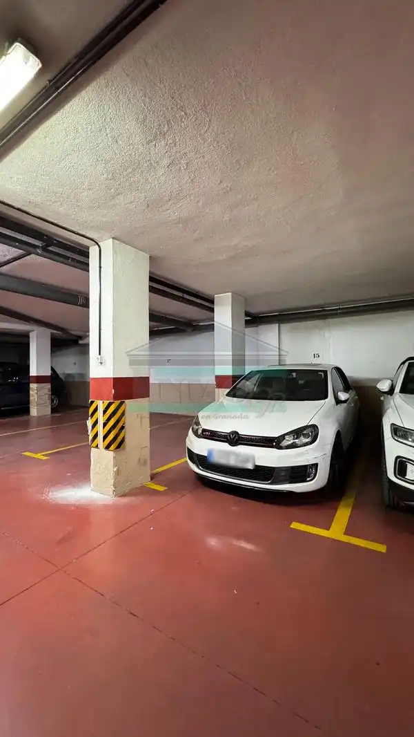 Parkplatz von Wohnung zur Miete in Granada mit Klimaanlage, Heizung und Waschmaschine