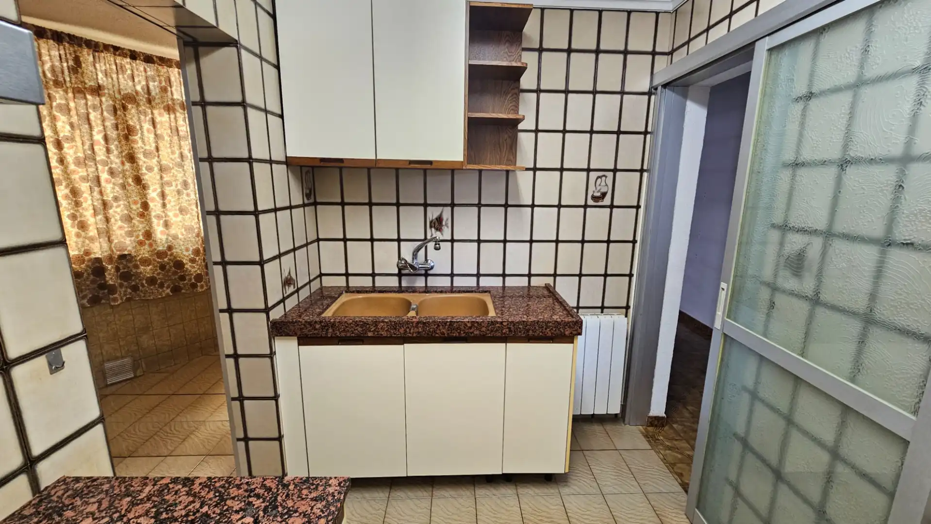 Küche von Wohnung zum Verkauf in Sabadell mit Klimaanlage, Heizung und Balkon