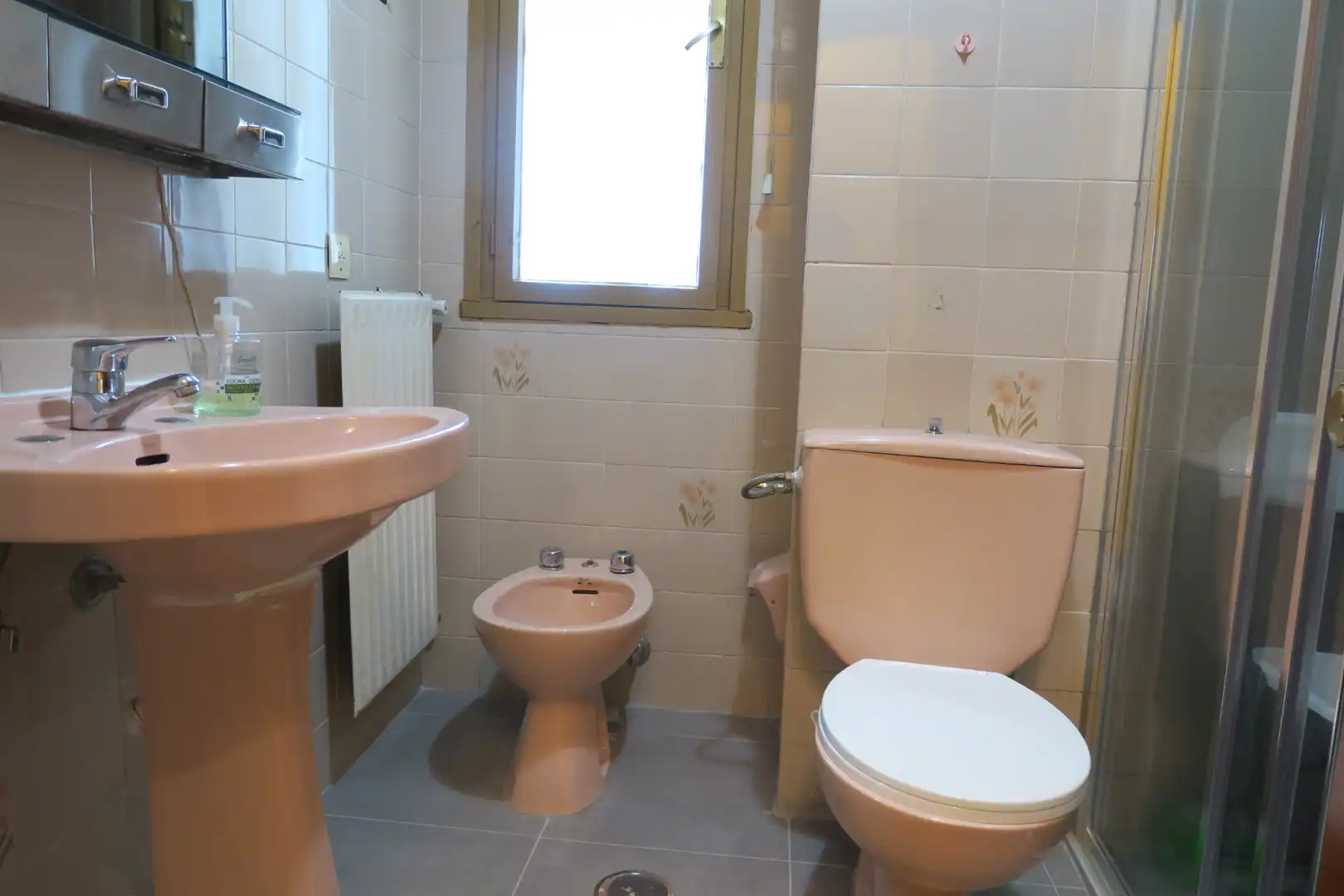 Bany de Pis en venda en Avilés amb Calefacció, Parquet i Terrassa
