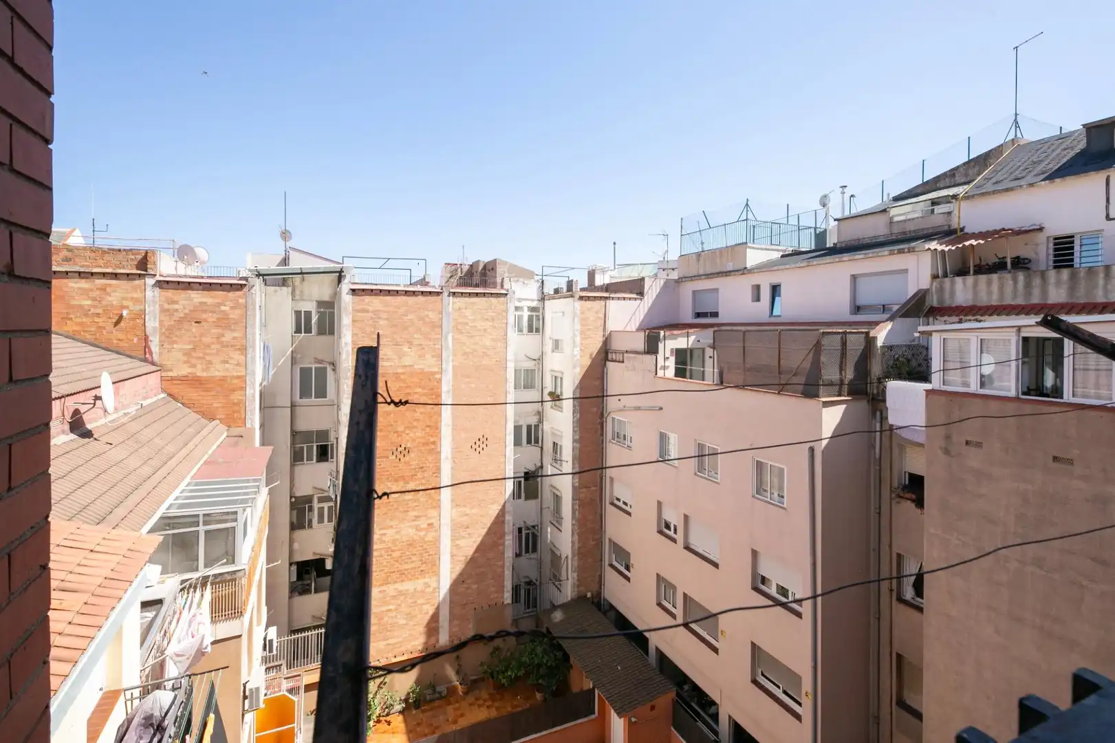 Vista exterior de Piso en venta en Barcelona con Calefacción, Parquet y Terraza