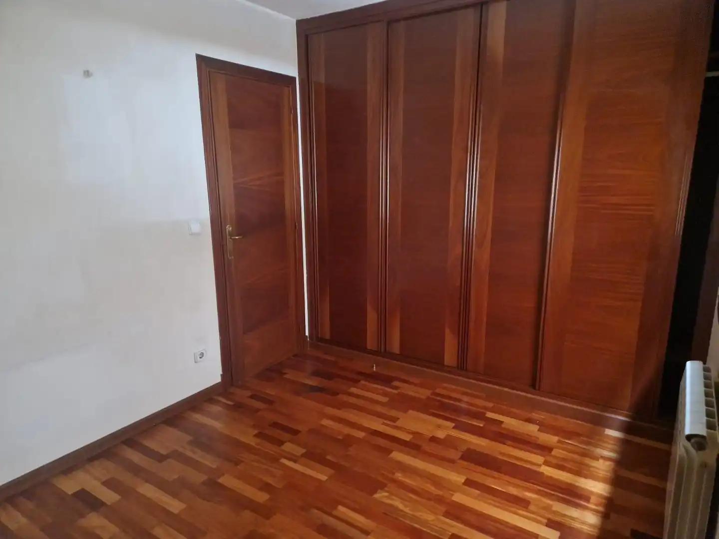 Bedroom of Flat for rent in Vigo   with Heating, Parquet flooring and Storage room