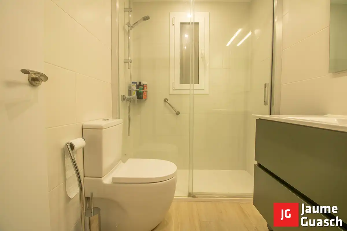 Badezimmer von Erdgeschoss zum Verkauf in Torredembarra mit Klimaanlage, Heizung und Terrasse