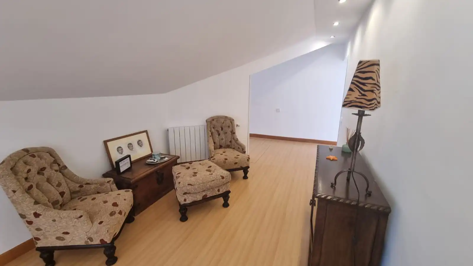Sala d'estar de Casa o xalet en venda en Miengo amb Calefacció, Jardí privat i Moblat