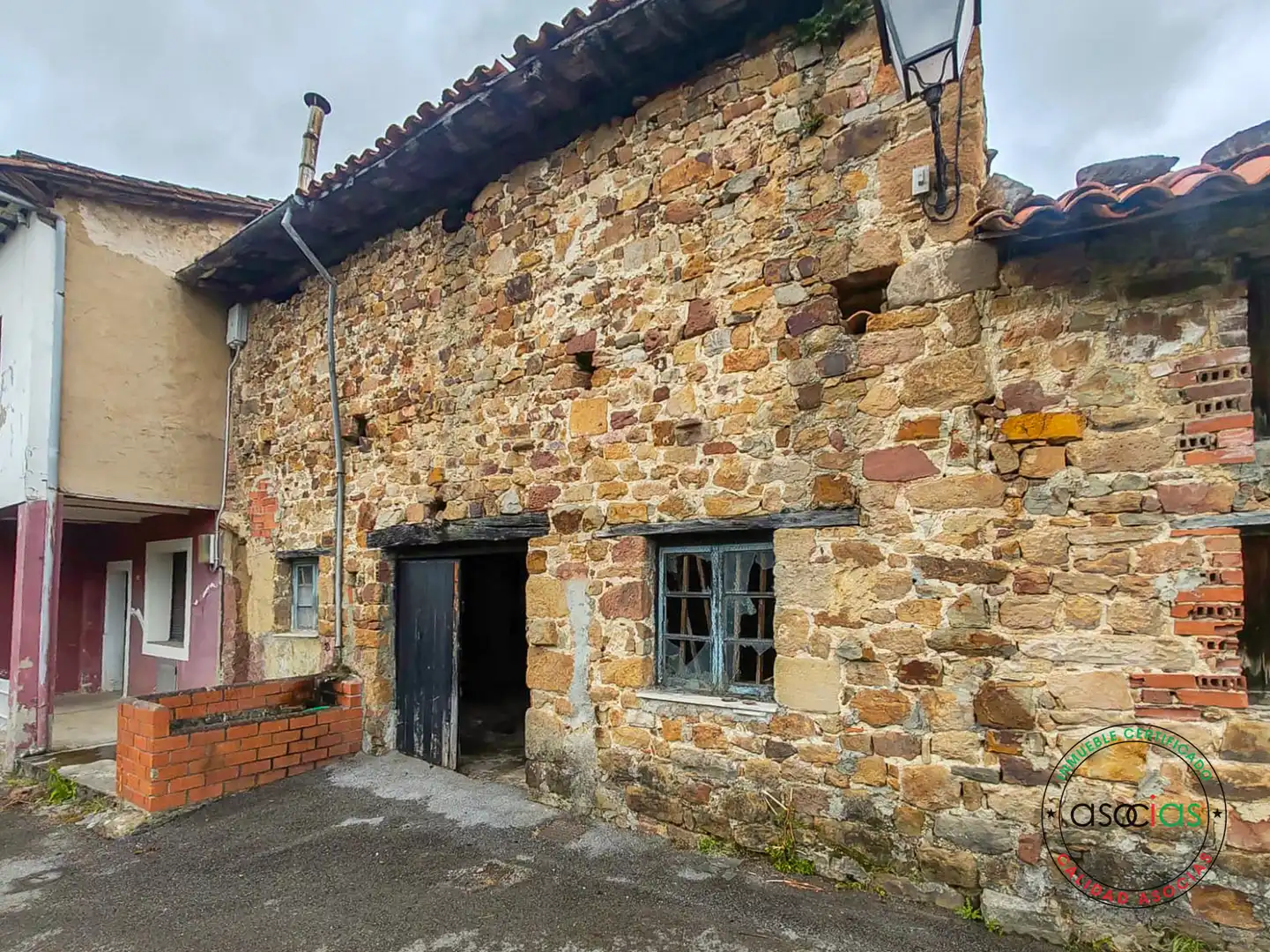 Vista exterior de Casa o xalet en venda en Bimenes amb Jardí privat