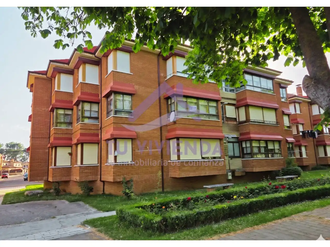 Vista exterior de Piso en venta en Saldaña con Calefacción, Parquet y Amueblado