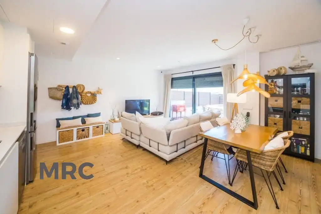 Sala de estar de Piso en venta en Calonge i Sant Antoni con Calefacción, Parquet y Terraza