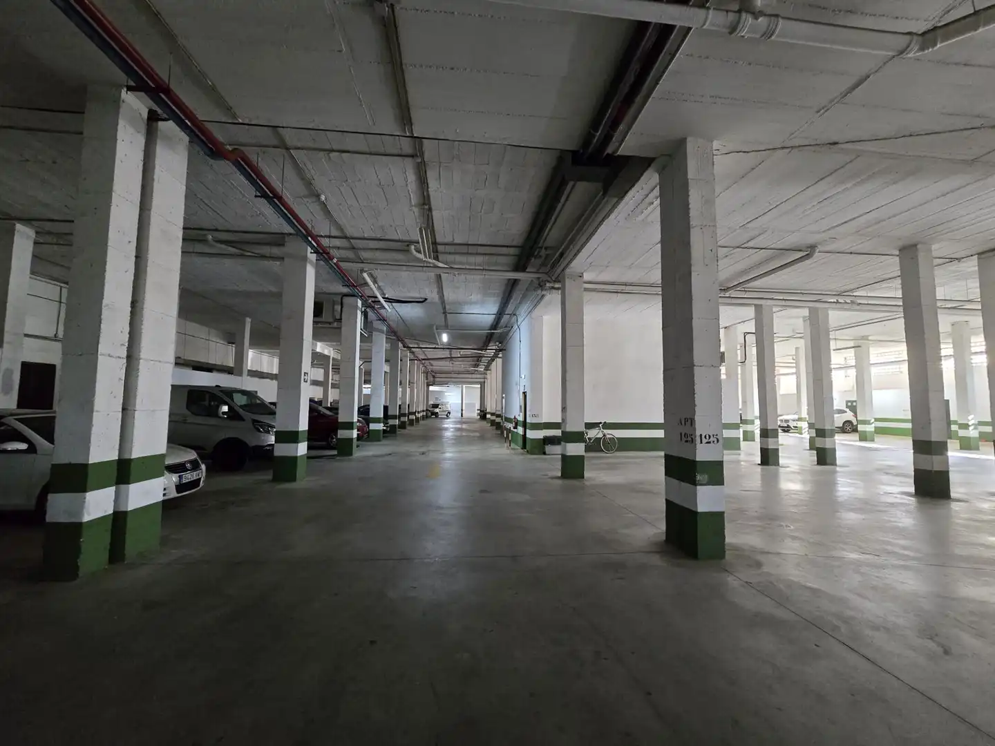 Parkplatz von Einfamilien-Reihenhaus zur Miete in Marbella mit Möbliert