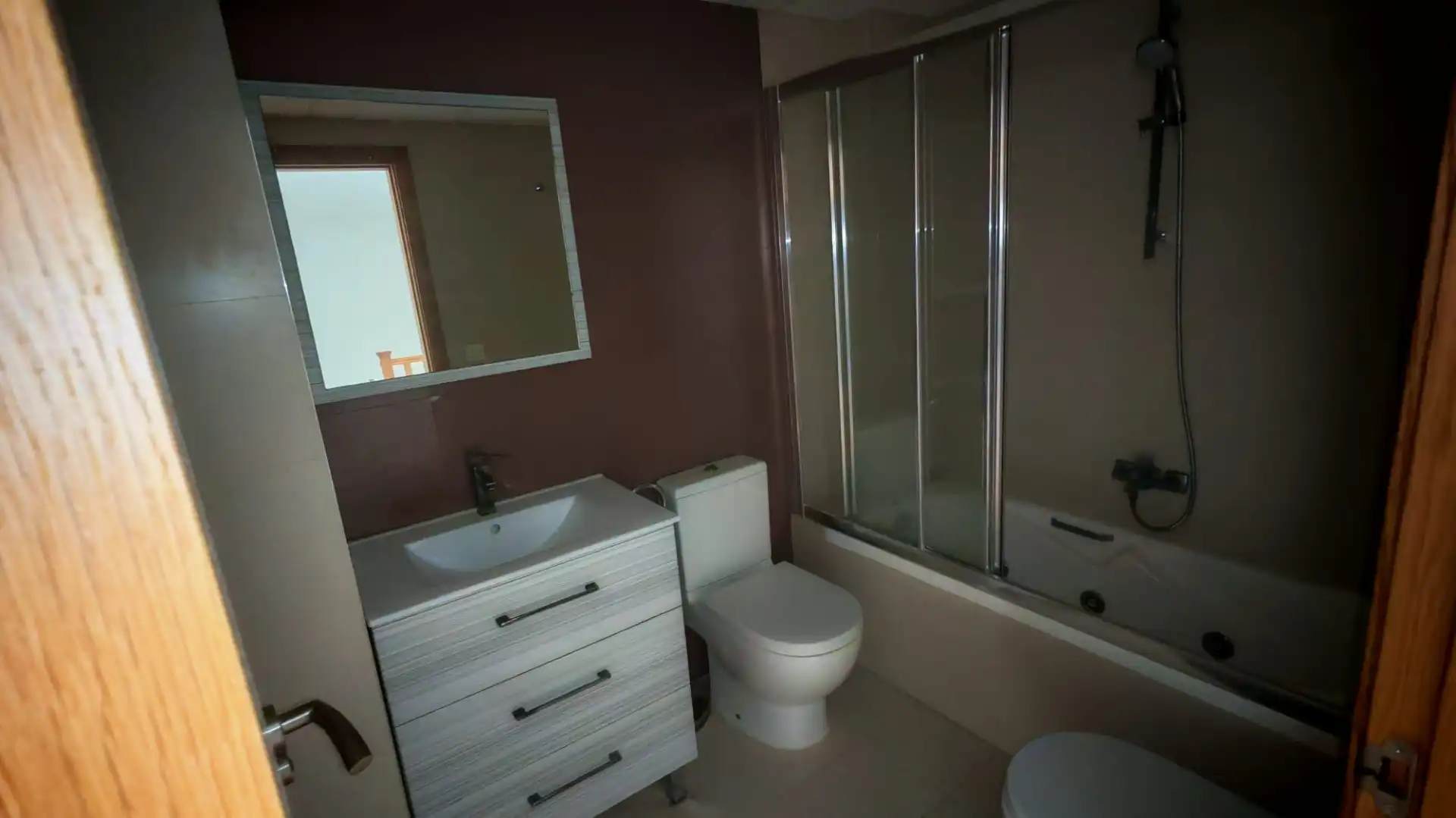 Badezimmer von Einfamilien-Reihenhaus zum Verkauf in Valencia mit Terrasse, Abstellraum und Ofen