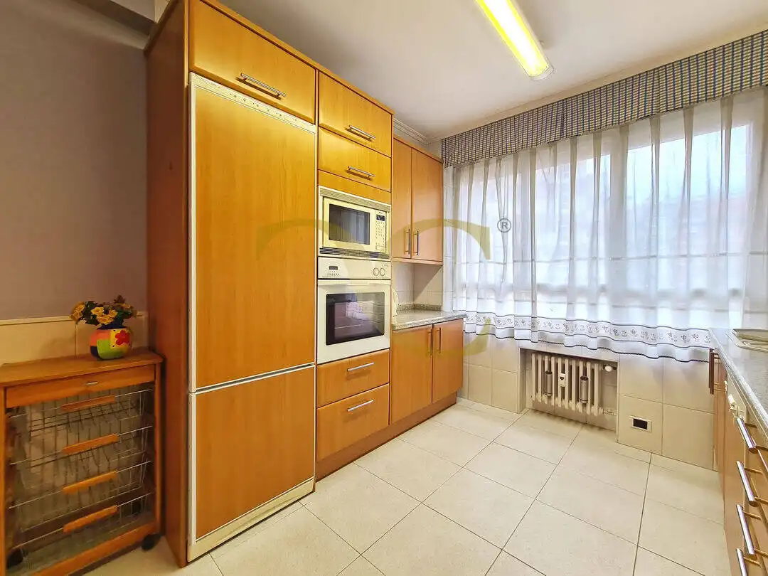 Kitchen of Flat for sale in Oviedo   with Heating