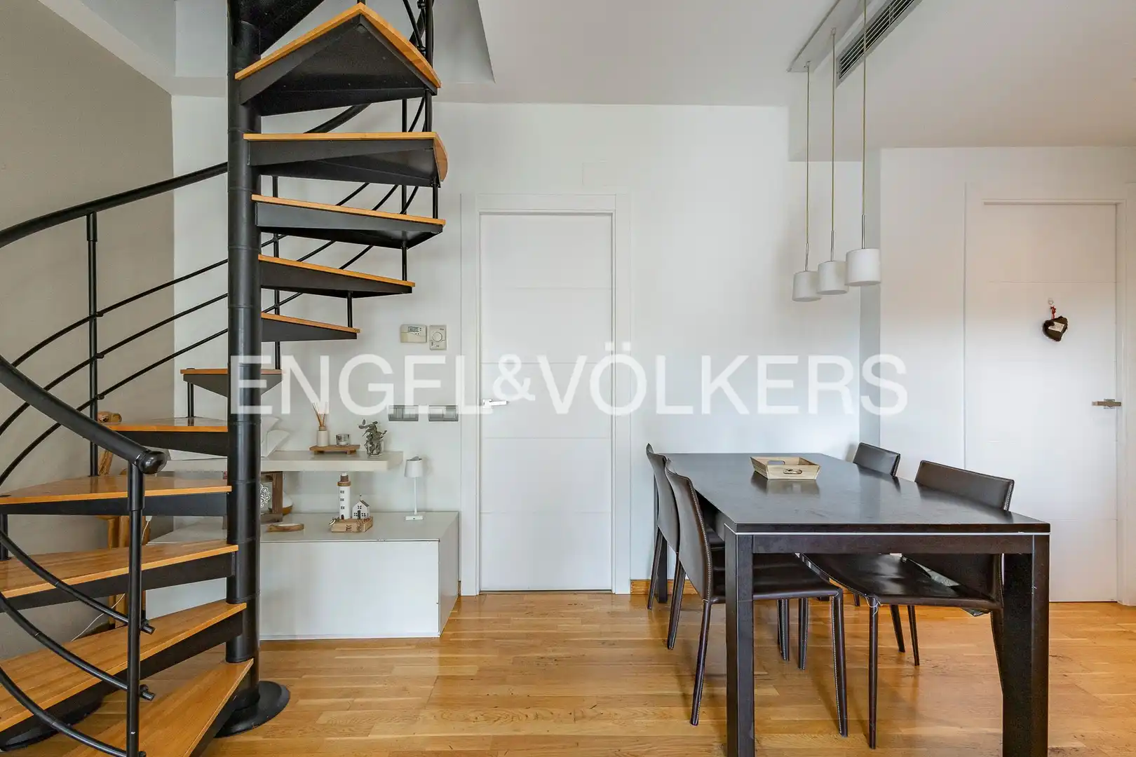 Dining room of Attic for sale in Esplugues de Llobregat  with Air Conditioner, Heating and Parquet flooring