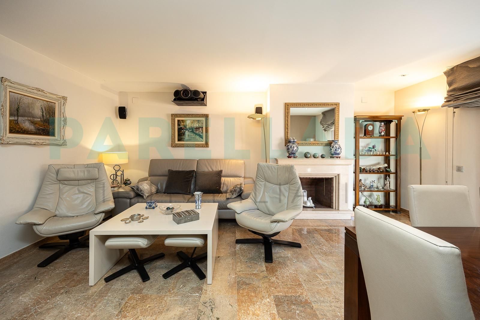 Sala d'estar de Casa o xalet en venda en Badalona amb Aire condicionat, Calefacció i Jardí privat