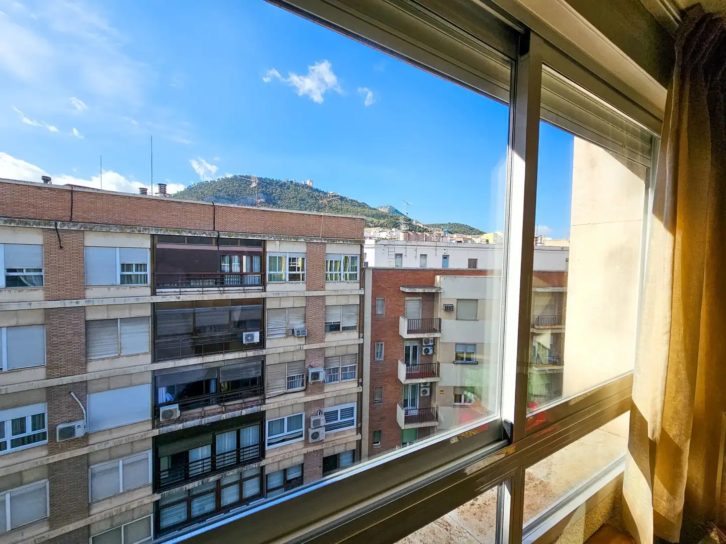 Außenansicht von Wohnung zum Verkauf in Jaén mit Klimaanlage und Heizung