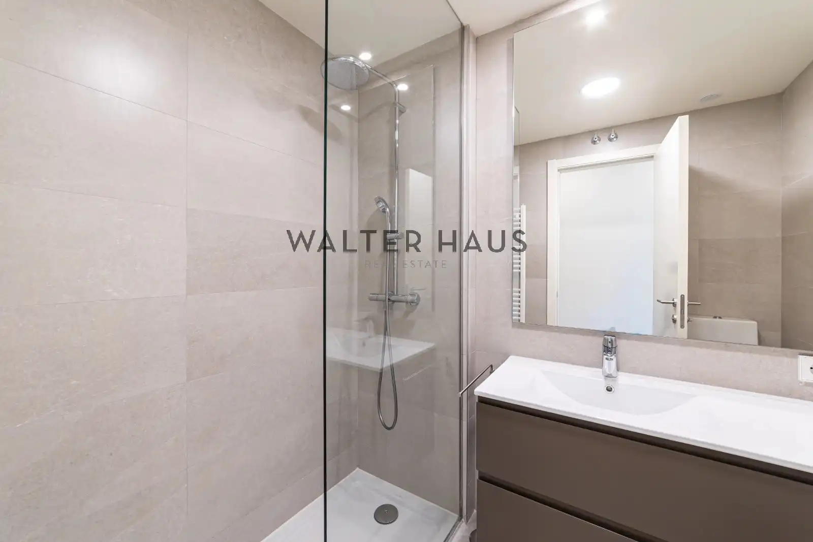 Baño de Piso de alquiler en Madrid con Aire acondicionado, Calefacción y Horno