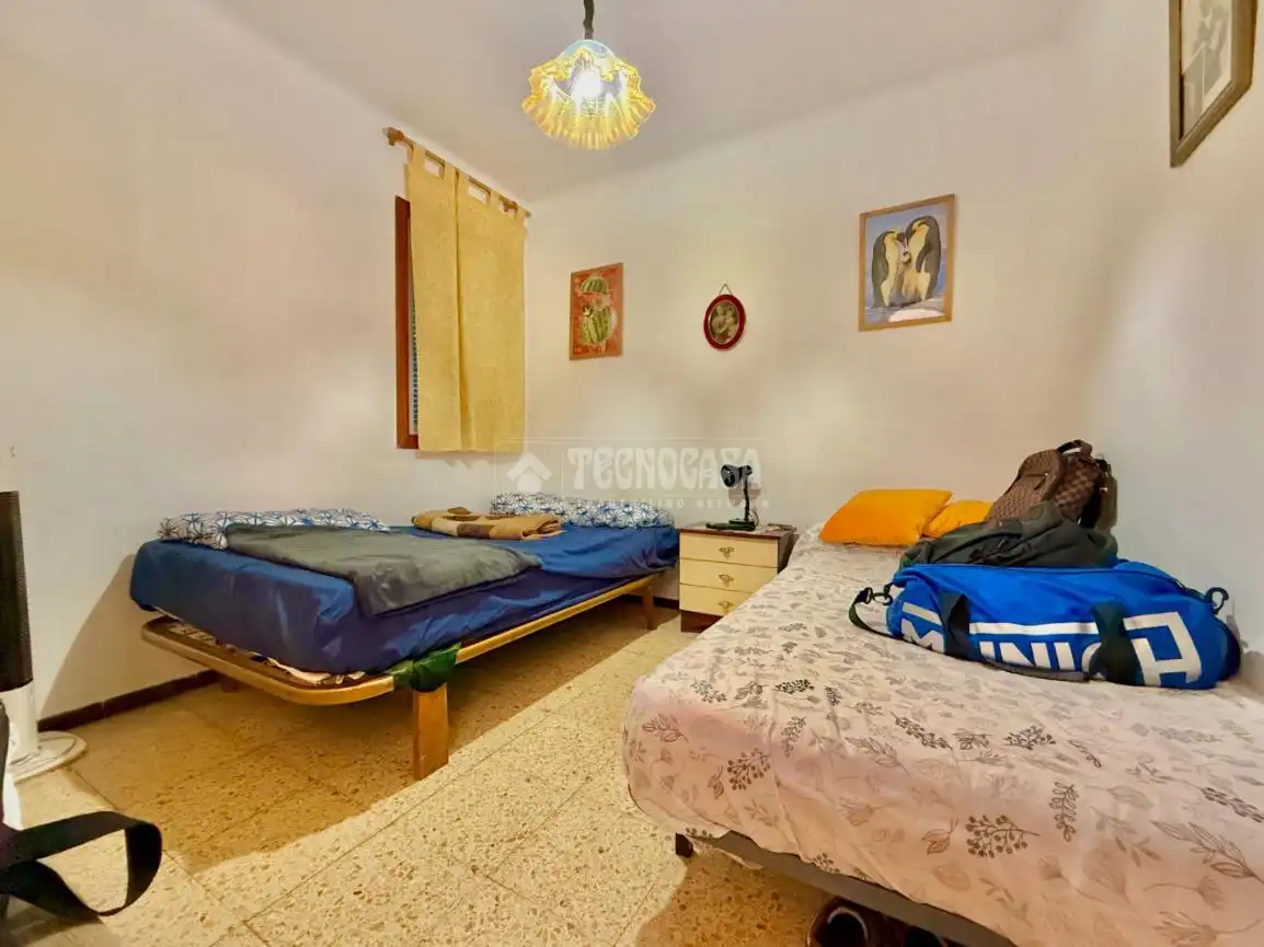 Habitación de Piso en venta en Santa Coloma de Gramenet con Balcón