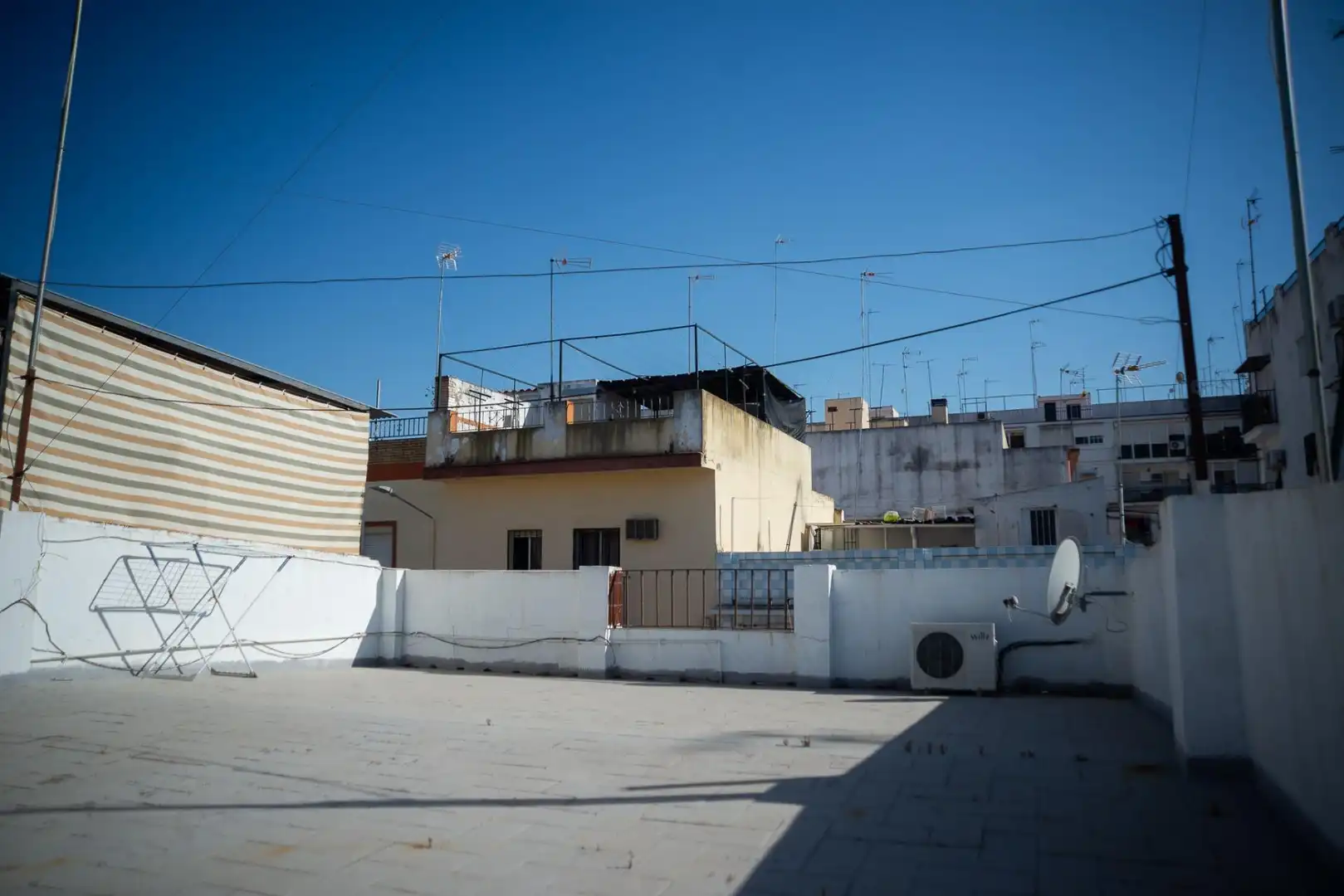 Vista exterior de Casa o xalet en venda en Camas amb Terrassa i Traster