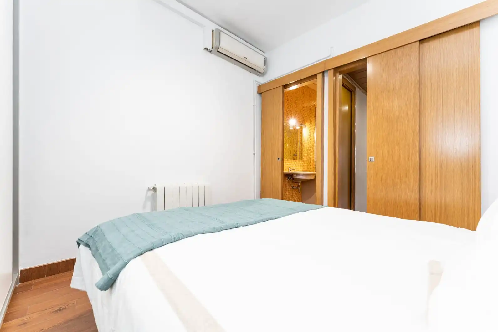 Habitación de Ático en venta en Barcelona con Aire acondicionado, Calefacción y Parquet