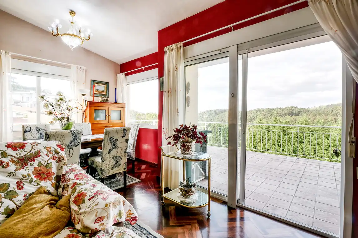 Sala de estar de Casa adosada en venta en A Coruña Capital  con Calefacción, Jardín privado y Parquet