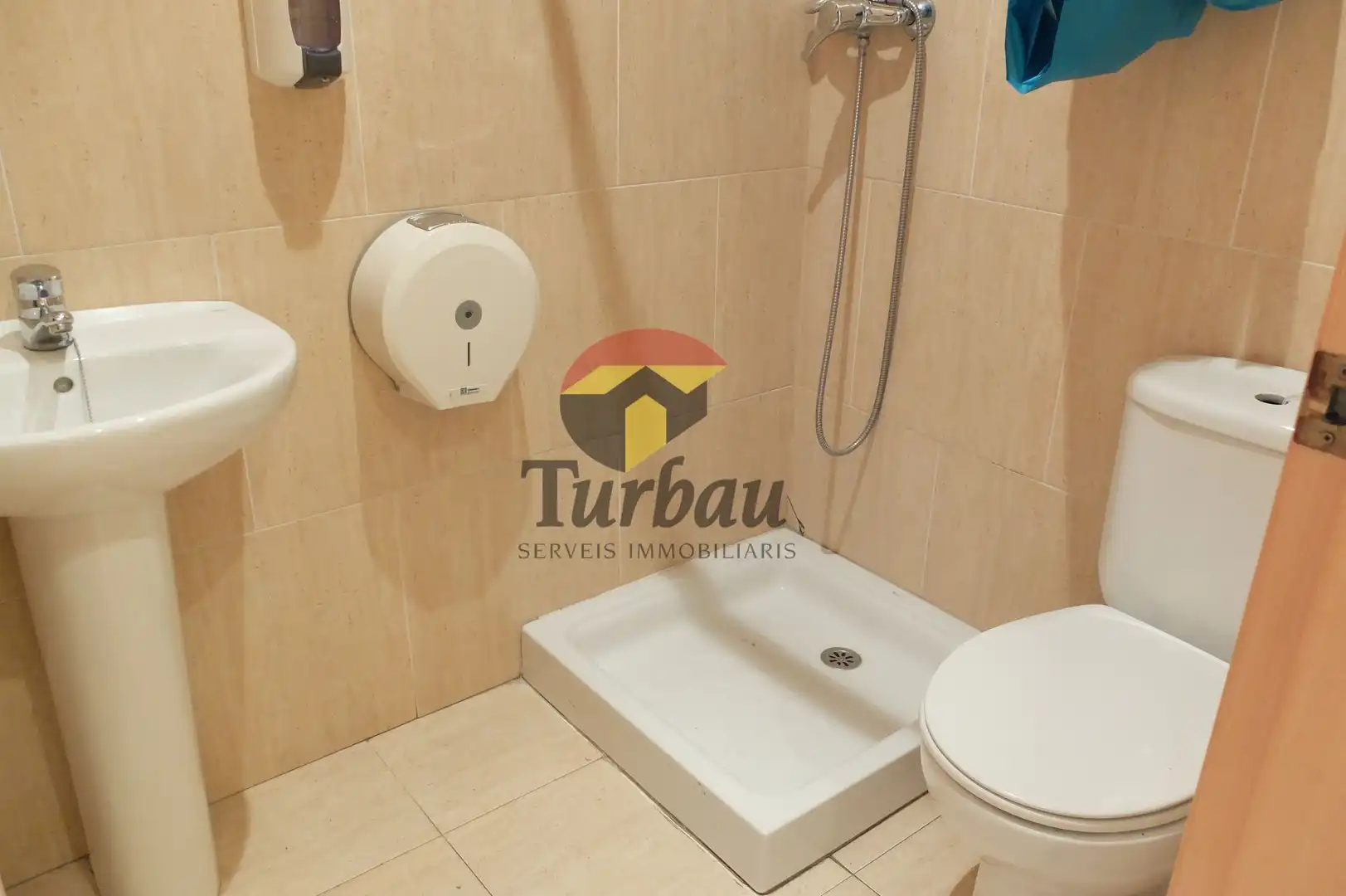 Badezimmer von Geschaftsraum zur Miete in Tossa de Mar mit Klimaanlage und Terrasse