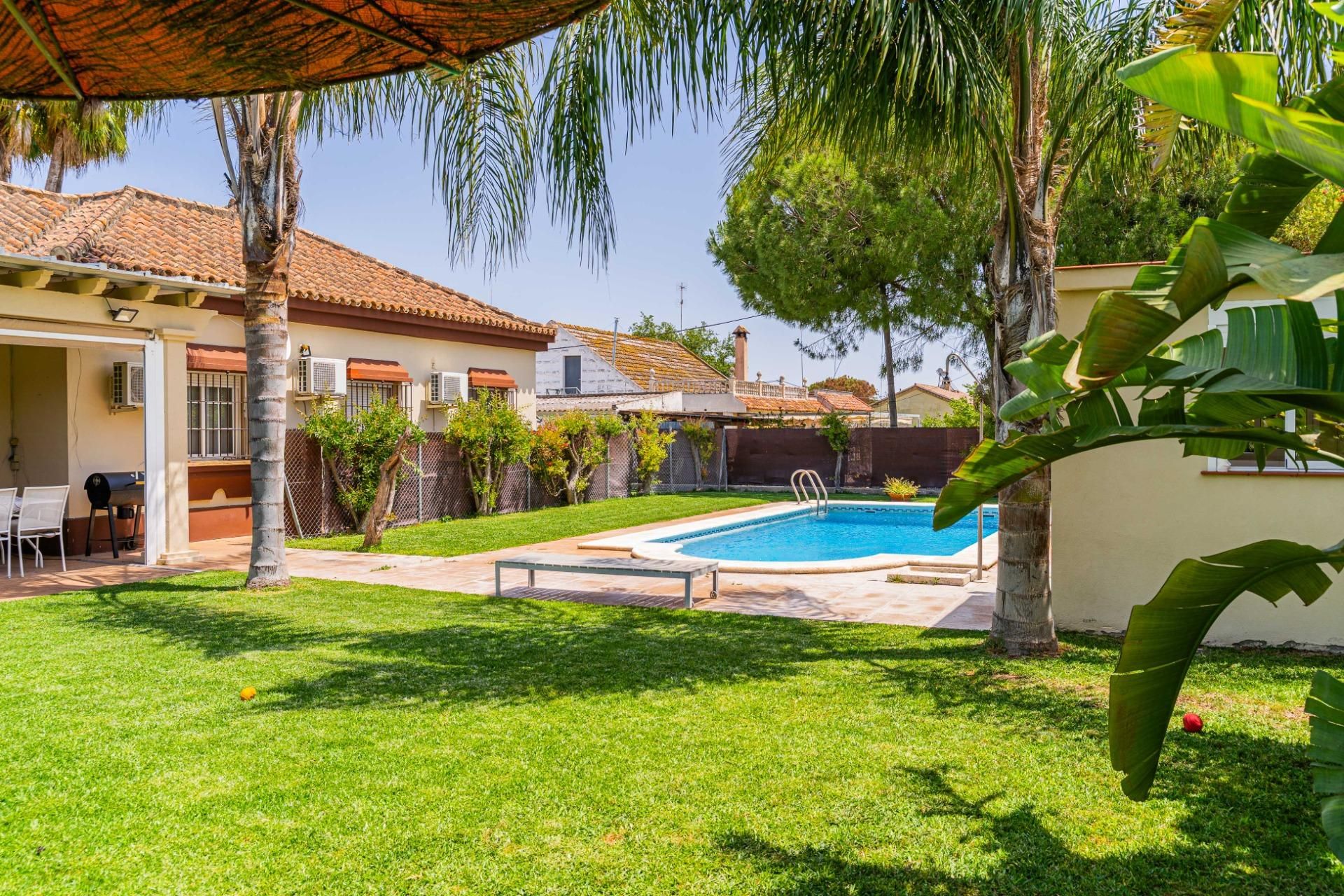 Swimming pool of House or chalet for sale in Jerez de la Frontera  with Air Conditioner, Private garden and Swimming Pool