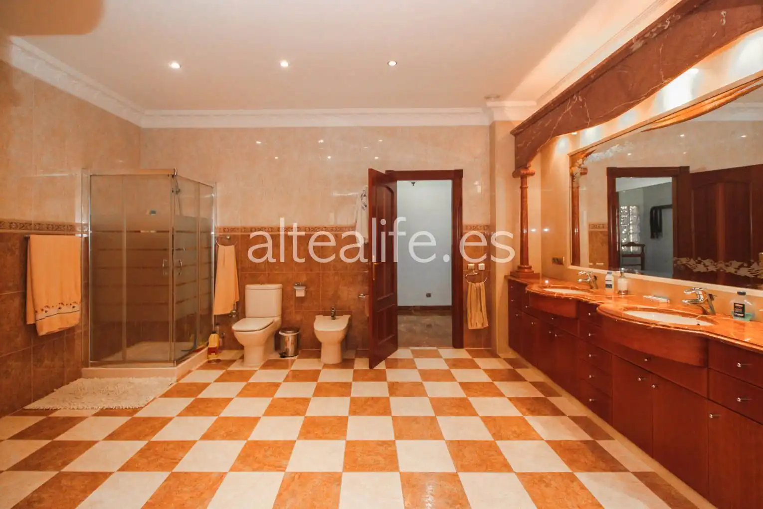 Baño de Casa o chalet en venta en L'Alfàs del Pi con Aire acondicionado, Calefacción y Jardín privado