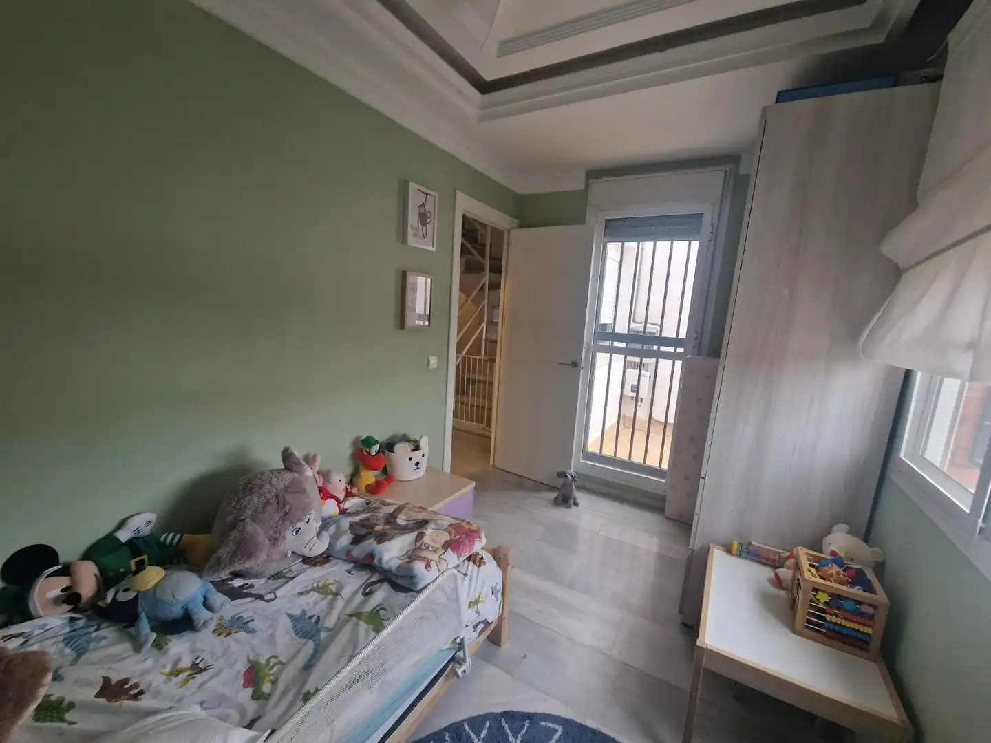 Dormitori de Casa adosada en venda en Jerez de la Frontera amb Aire condicionat i Jardí privat